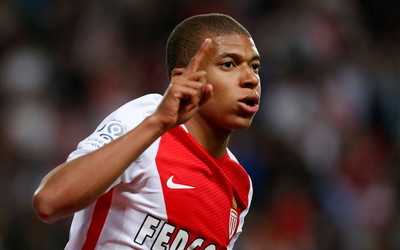 华体会电竞评论-加比波蒂略头球摆渡制造混乱